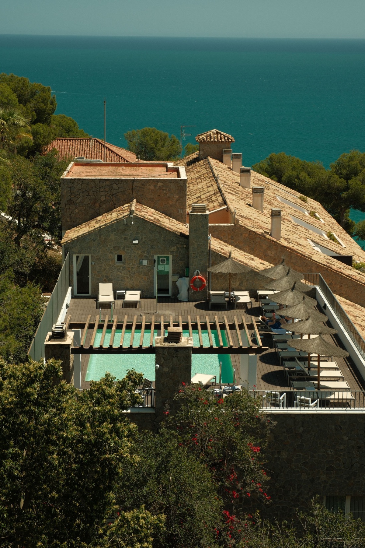 Spanische Finca mit Pool und Blick auf das Mittelmeer